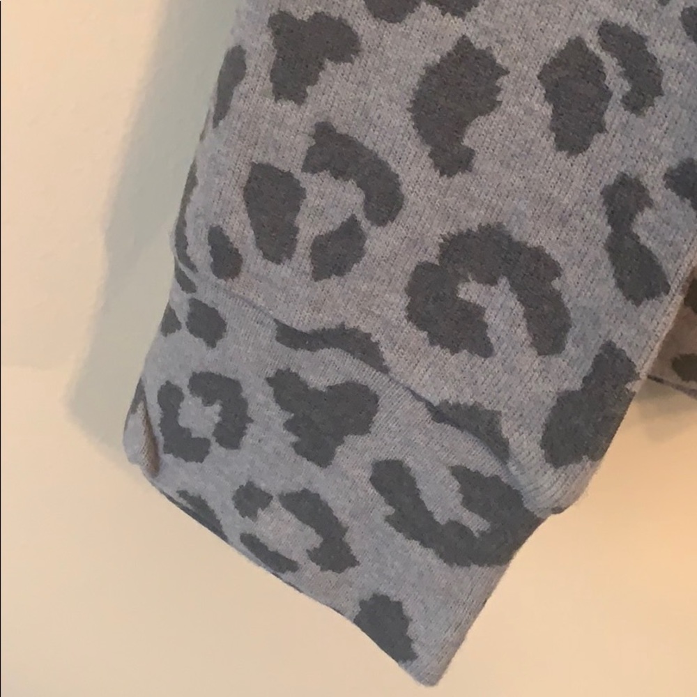Ivory Ella XL NWT gray animal print hoodie So soft - Picture 5 of 8